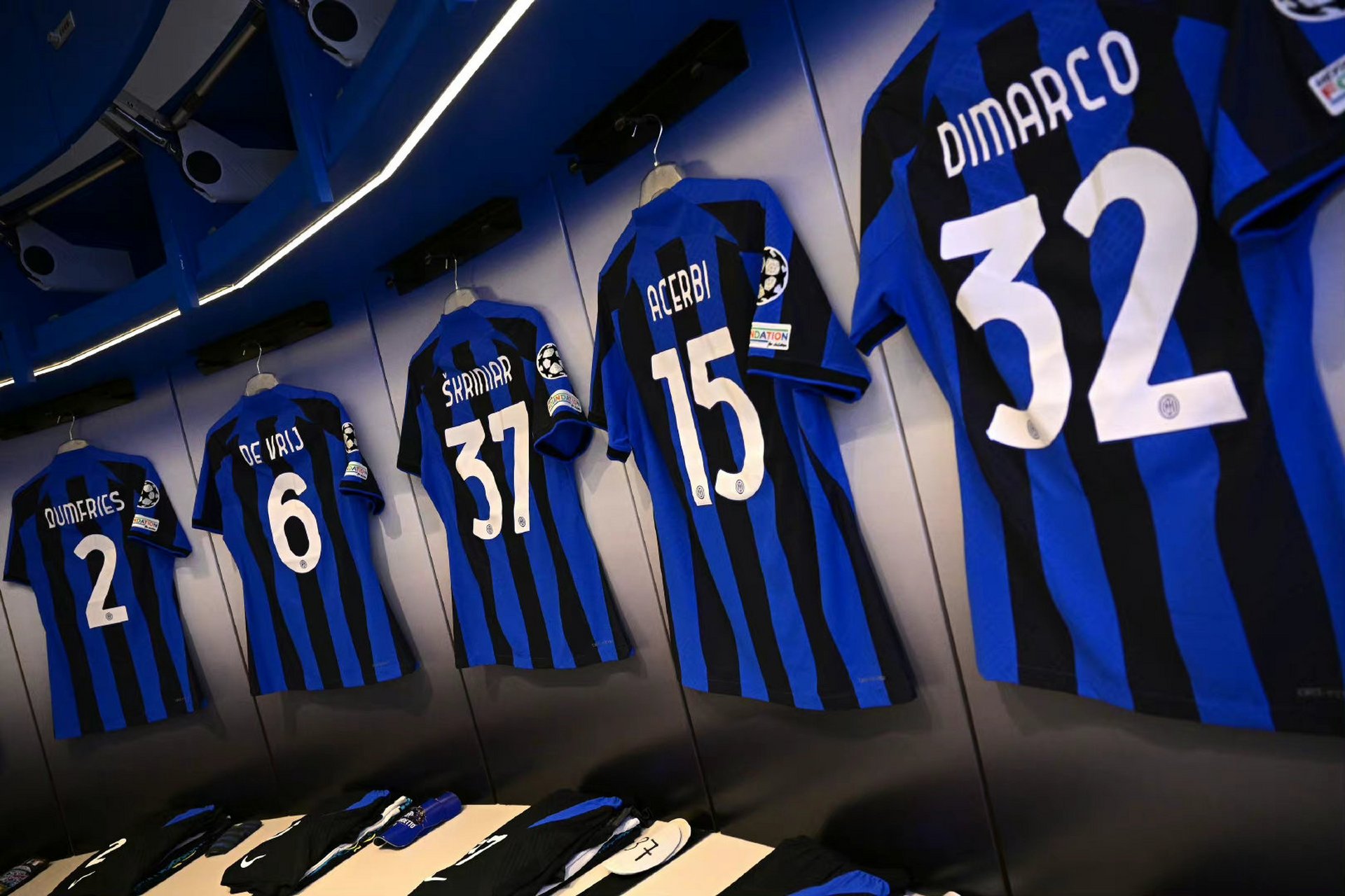 3377体育登陆-成都蓉城发布备战花絮,集结日完成体检,欧冠任务艰巨,更衣室氛围转暖