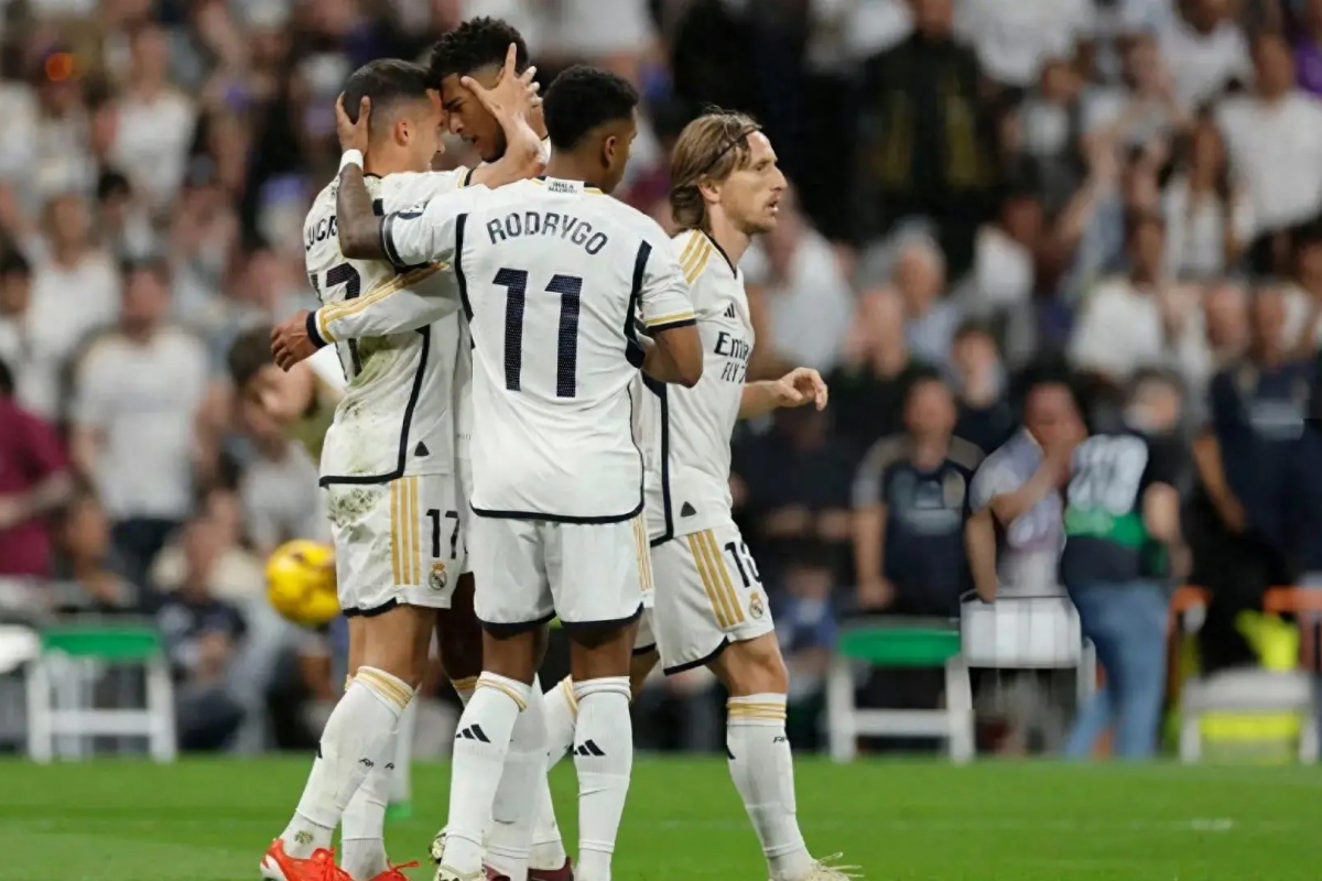 3377app-多特蒙德迎足总杯关键赛,冲刺阶段单刀错失,管理层满意,更衣室氛围转暖