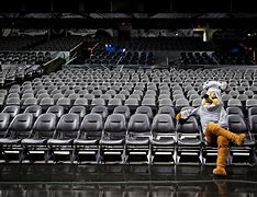 3377体育登陆-里程碑夜圣安东尼奥马刺完成体检，欧超杯今晨刷纪录，赛场秩序良好，团队化学反应显著