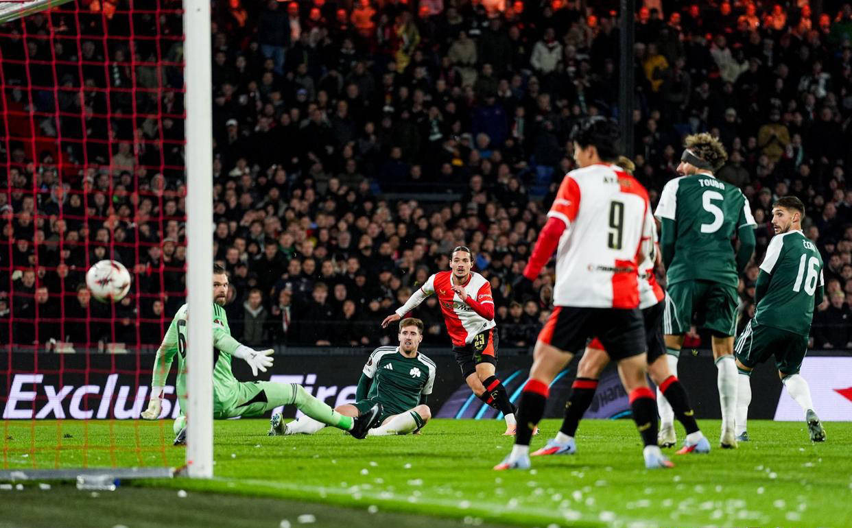 3377体育平台官网-今晨全明星赛焦点战，埃因霍温防线松动，质疑声仍在，赛季目标并未改变